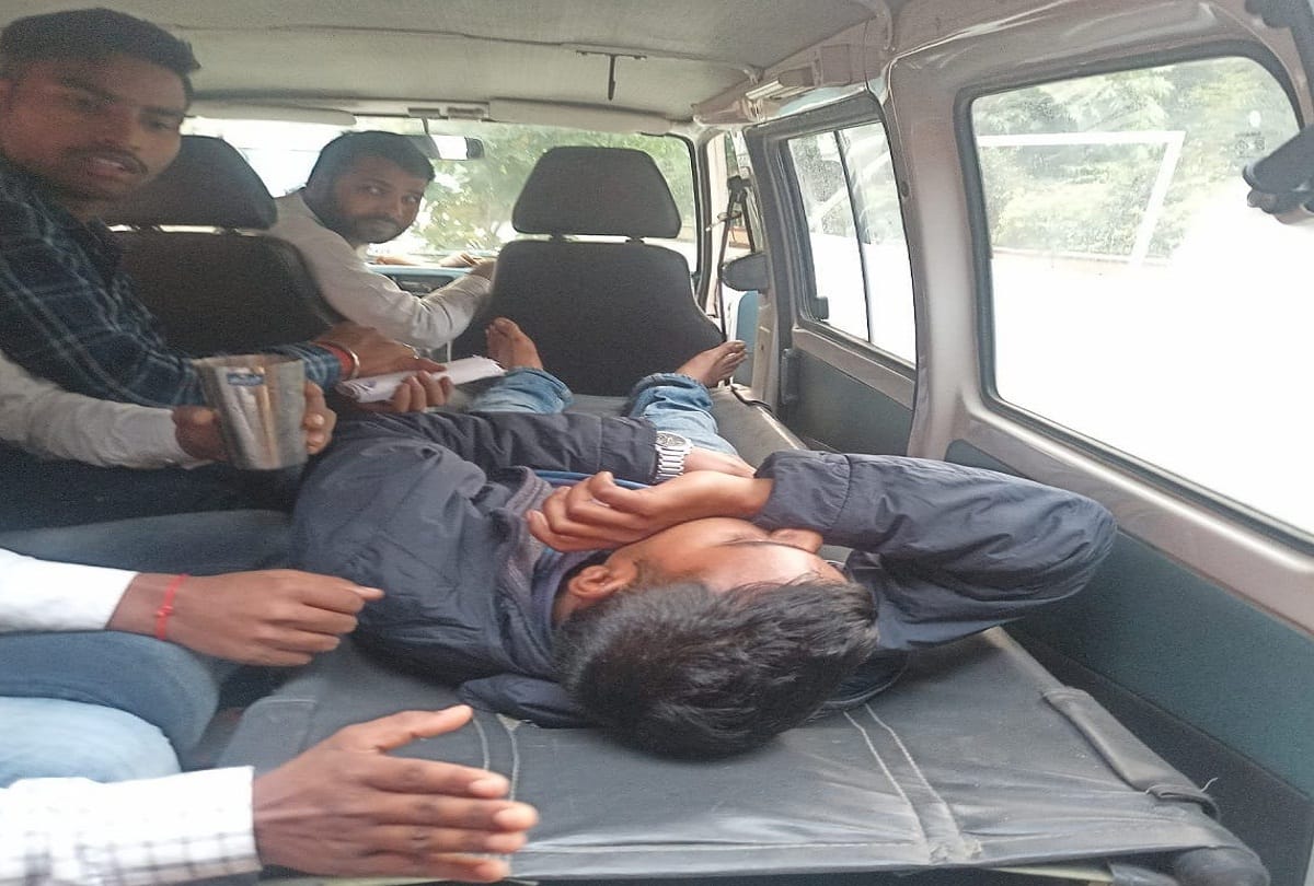 Allahabad University: health of the student who was fasting deteriorated, was admitted to the hospital