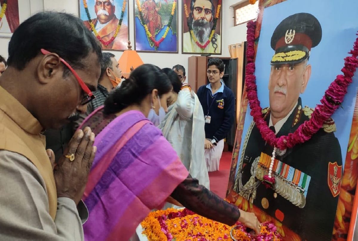 Tribute paid in Prayagraj: CDS Vipin Rawat used to keep the morale of soldiers high
