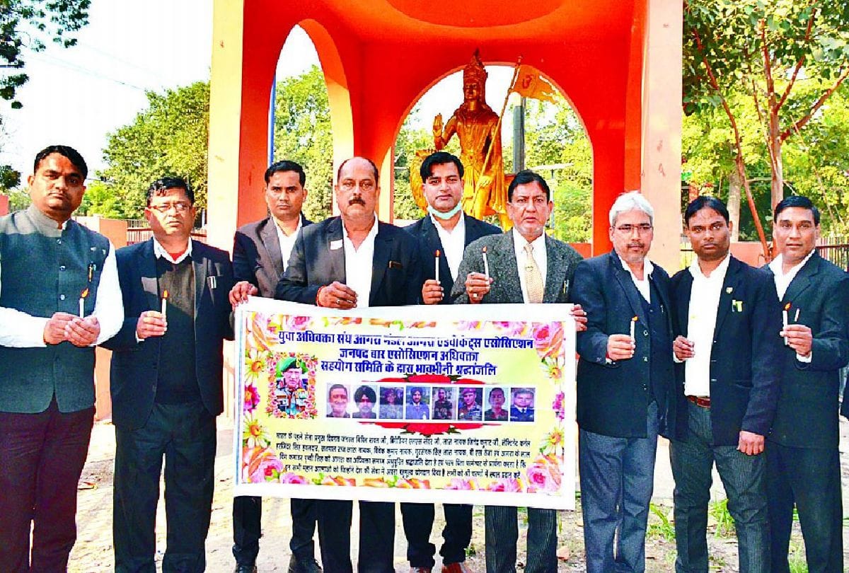 Helicopter Crash News: agra people gathered to pay tribute to the martyrs