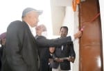 फोटो नंबर- 13- जनरल बिपिन रावत के नाम के सभागार का शुभारंभ करते जिला जज रवींद्र नाथ दुबे व जिला अधिवक