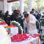 नेताओं का लगा तांता, दी श्रद्धांजलि