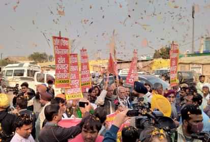 ... पोंद  वाली माओवादी नियो श्रीमती चित्रा त्रिपाठी अंजना ओम कश्यप और श्वेता सिंह और सुनीता केजरीवाल और श्रीमती रंजना टिकैत ...s will return home from tomorrow