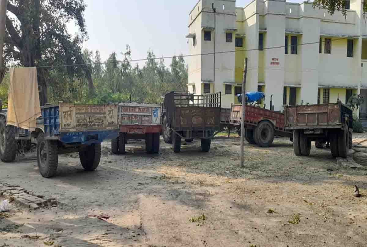 Hardoi: Armed villagers surrounded the Joint Magistrate, who reached to stop illegal mining