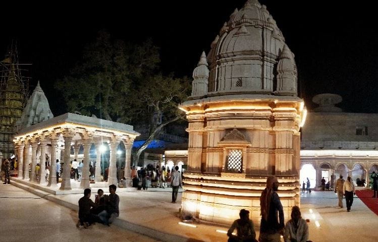 Kashi Vishwanath dham Amazing shade in bright light decoration see view in pictures