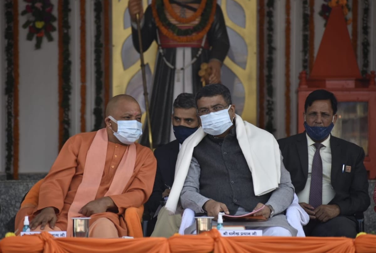Union Education Minister Dharmendra Pradhan praised CM Yogi Adityanath