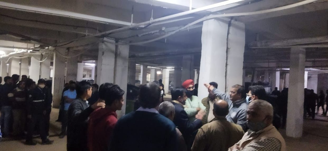 Three hours of commotion in Amrapali Silicon City for electricity connection