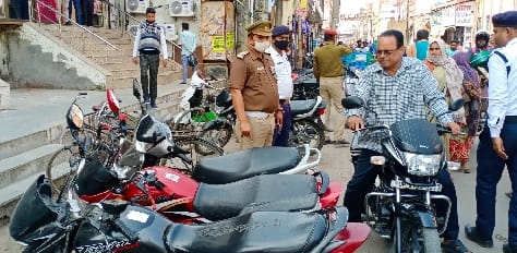One-way traffic system implemented from Sadar intersection to Hamdard Tirahe