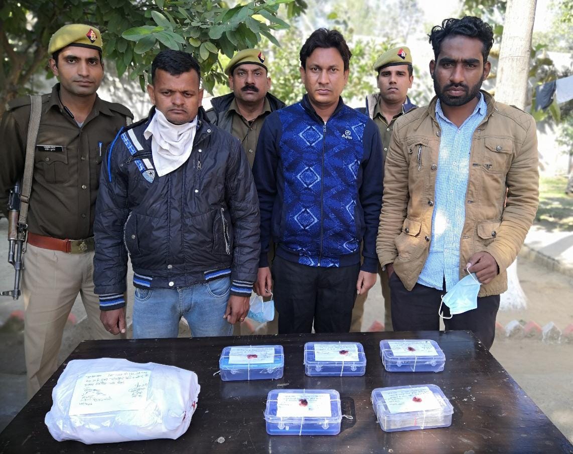 Police caught three for demanding ransom of 25 lakhs held hostage