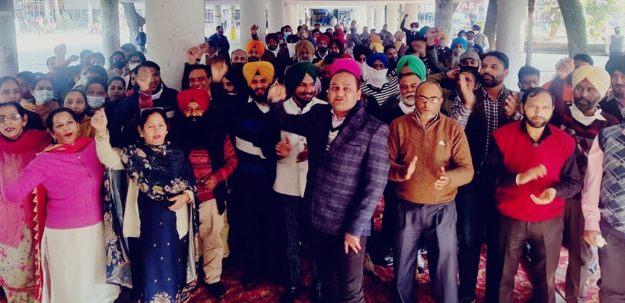 Punjab government employees expressed their anger by rally