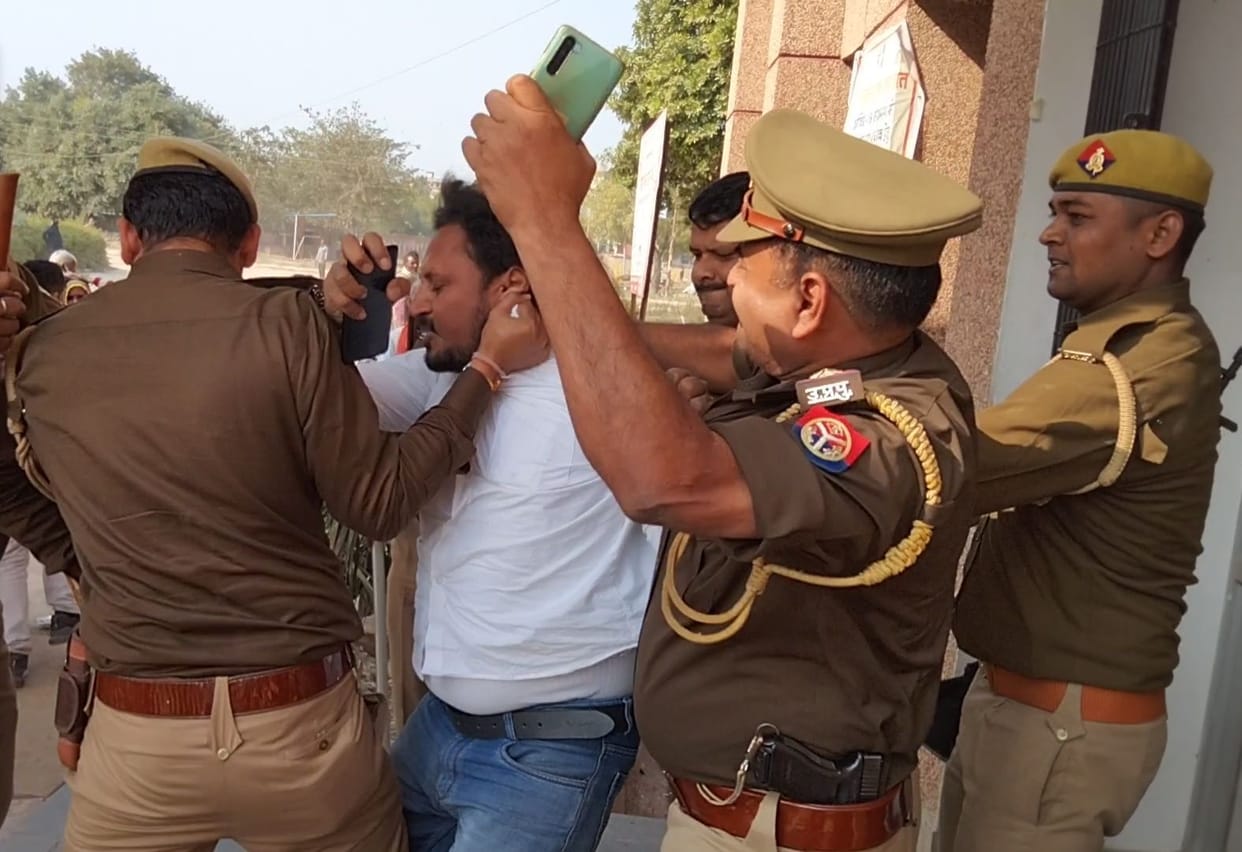 Clashes of employees over soil mining in district hospital, scuffle with police