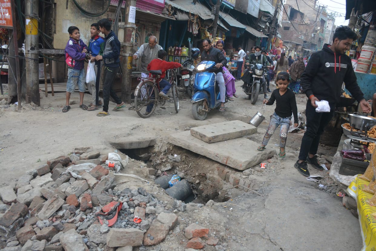 Jaiganj Marg is surrounded by broken roads, illegal parking