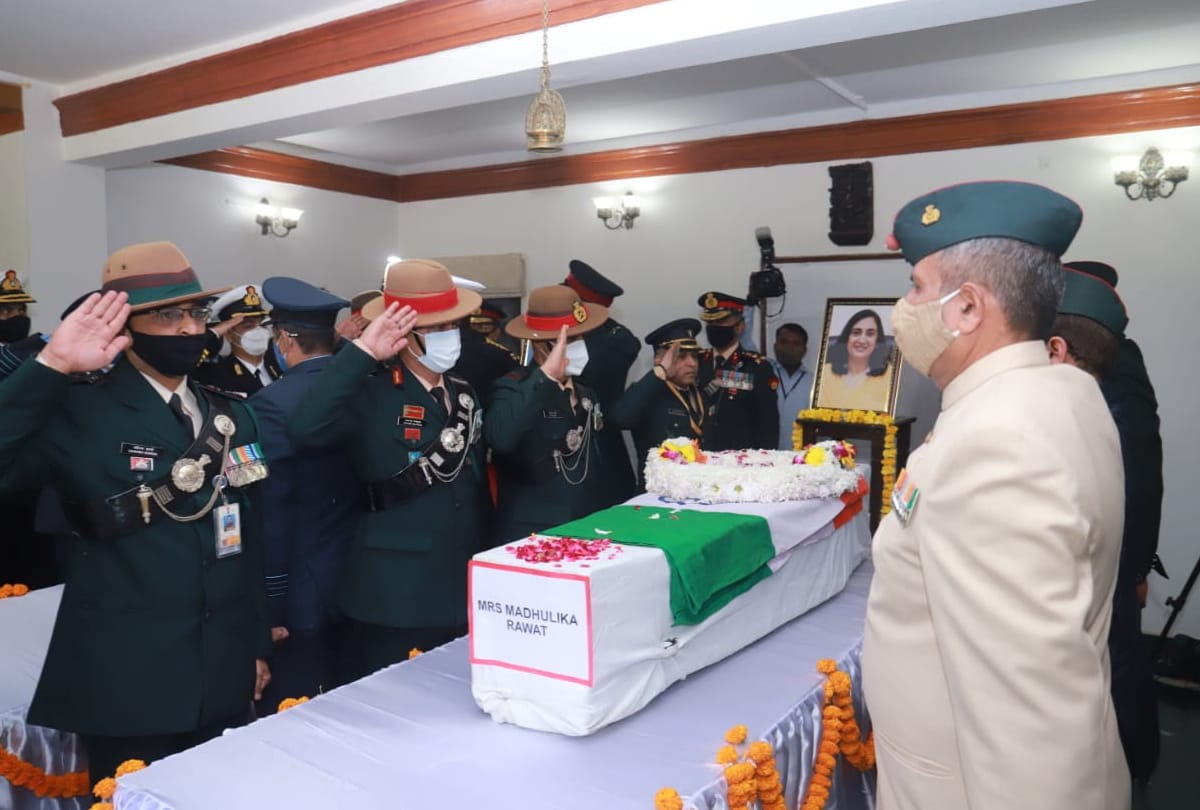 CDS Bipin Rawat death last rites cremation photos amit shah to rahul gandhi other politicians to all three forces officers pays tribute to them who died in helicopter crash