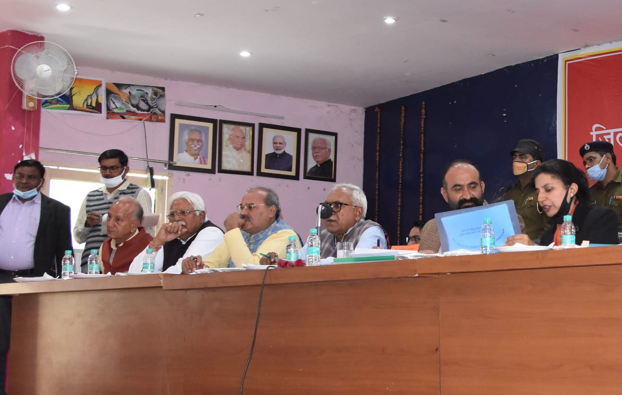 Officers should solve public problems without delay: Omprakash
