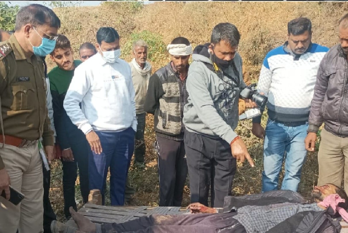 Chhatarpur: Dead body of youth found hanging, father accuses elder son of murder