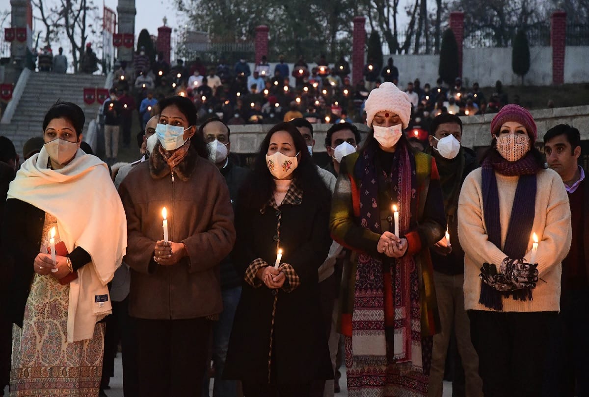 CDS General Bipin Rawat: Prayers sought for the peace of the soul of CDS Rawat and others on Friday prayers on LoC, you will also become emotional after seeing the pictures