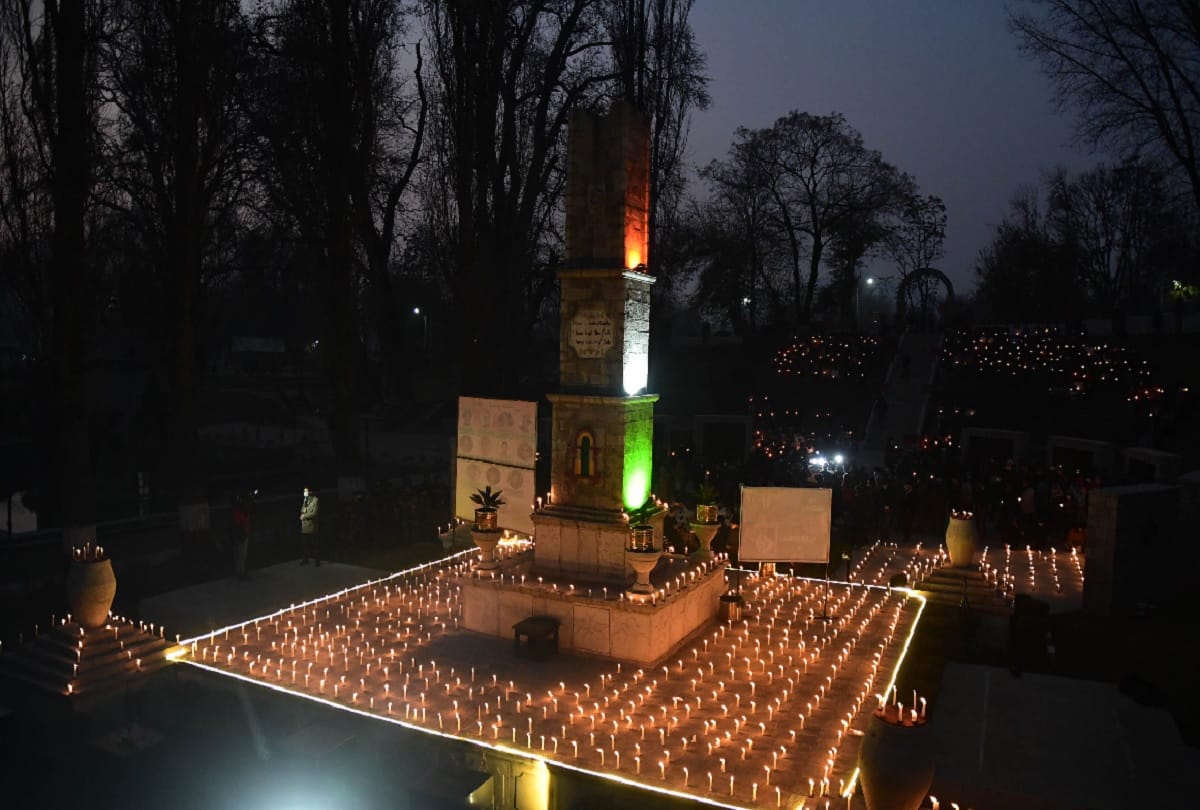 CDS General Bipin Rawat: Prayers sought for the peace of the soul of CDS Rawat and others on Friday prayers on LoC, you will also become emotional after seeing the pictures