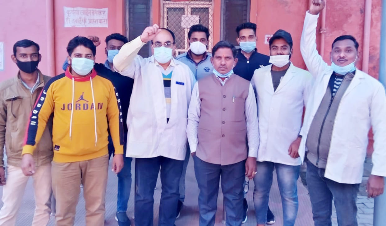 Pharmacists protested by boycotting two hours of work