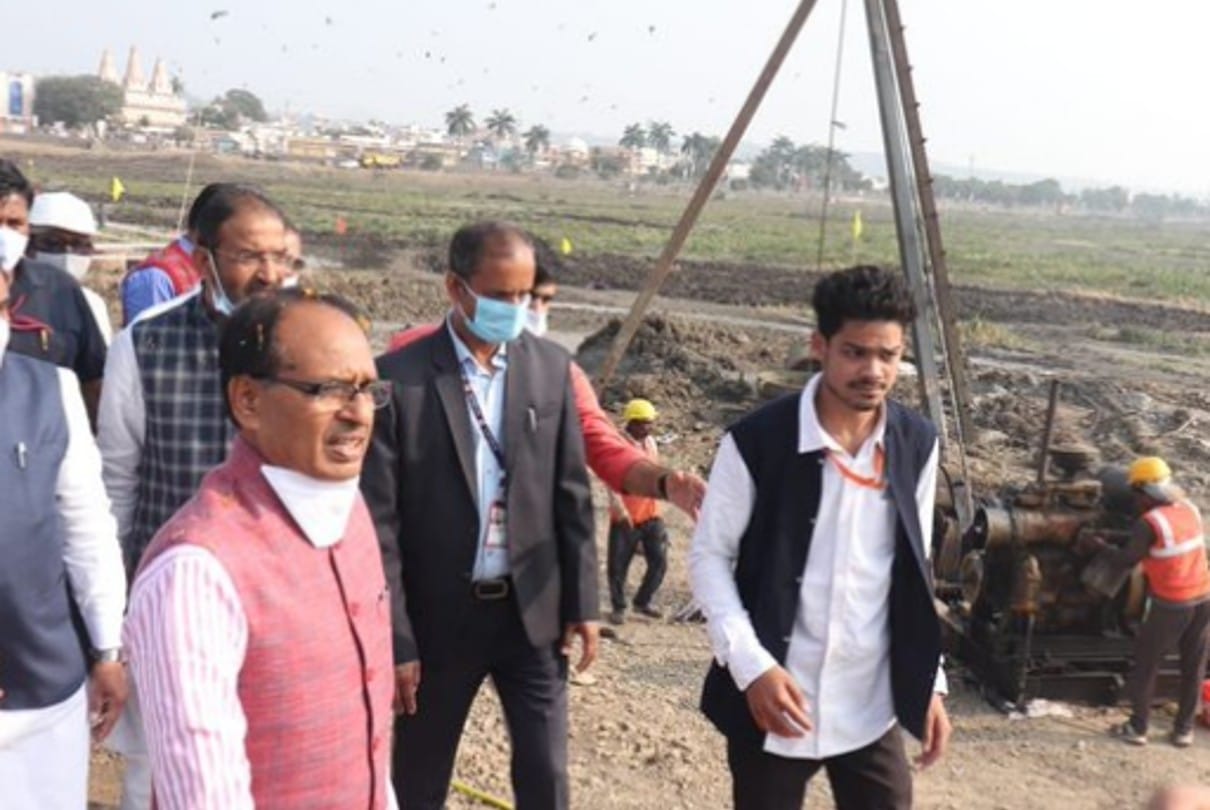CM in Sagar: If the work is not completed on time, then the officer and the construction company will be blamed