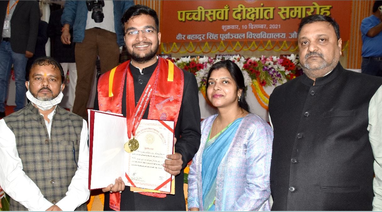 Purvanchal University convocation ceremony: Shakambri Nandan gets Atul Maheshwari gold medal governor anandi ben patel give degrees