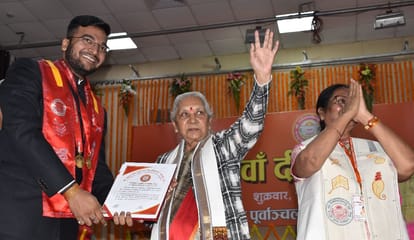Purvanchal University convocation ceremony: Shakambri Nandan gets Atul Maheshwari gold medal governor anandi ben patel give degrees