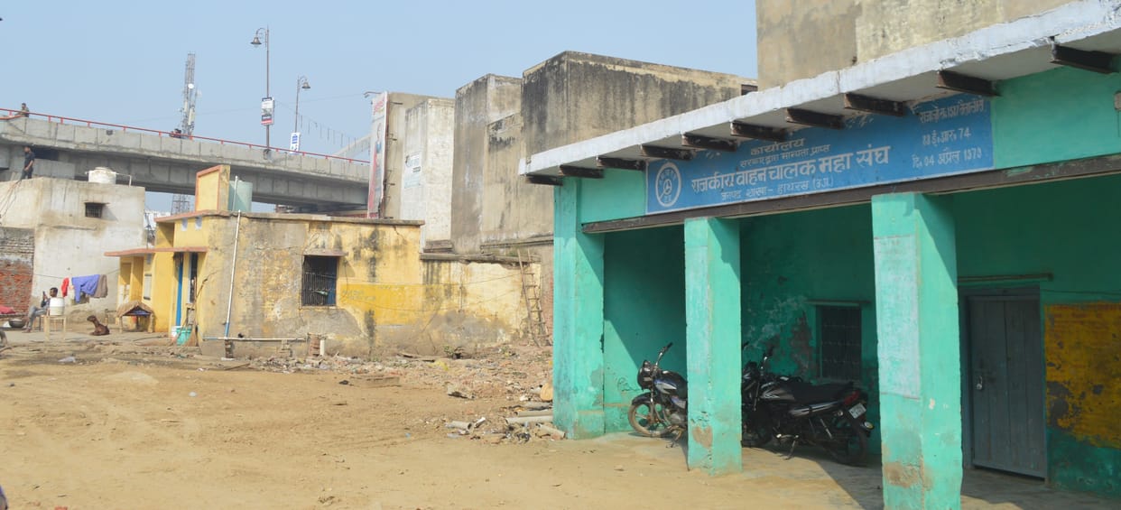 Hathras: The construction of raw-pucca became a hindrance in the program of the Union Education Minister