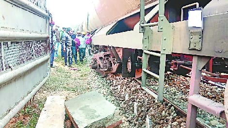 Petrol laden goods train derailed in Amla, accident avoided