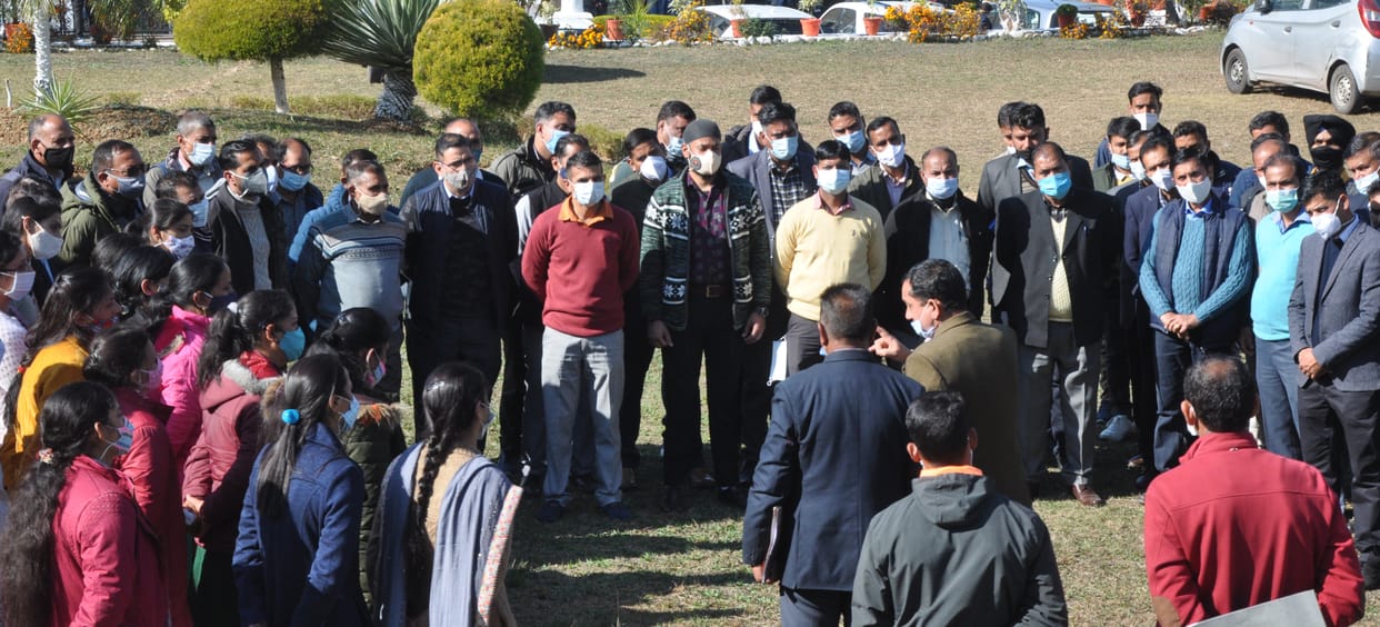 Tavovan handed over 15 police officers and 900 Jawans