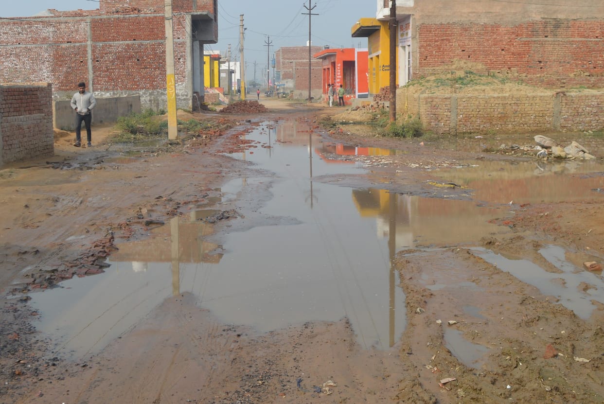 Hathras: People of Jogia upset due to waterlogging, dilapidated road