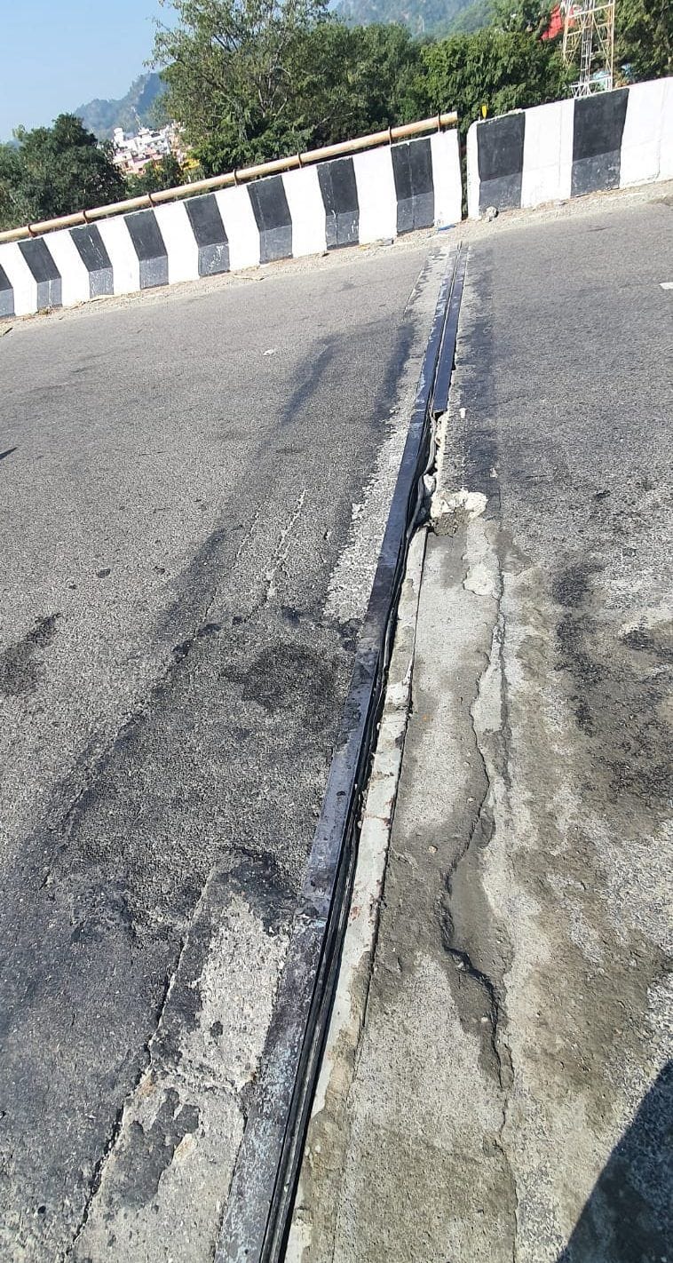 Danger travel on flyover, expansion joint damaged