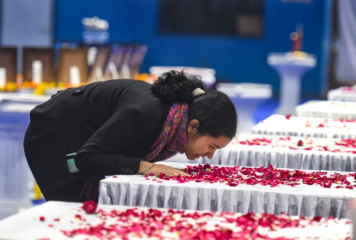 Before the final farewell: CDS General Bipin Rawat s daughters stared, Brigadier LS Lidder daughter kissed the coffin and every eye became moist