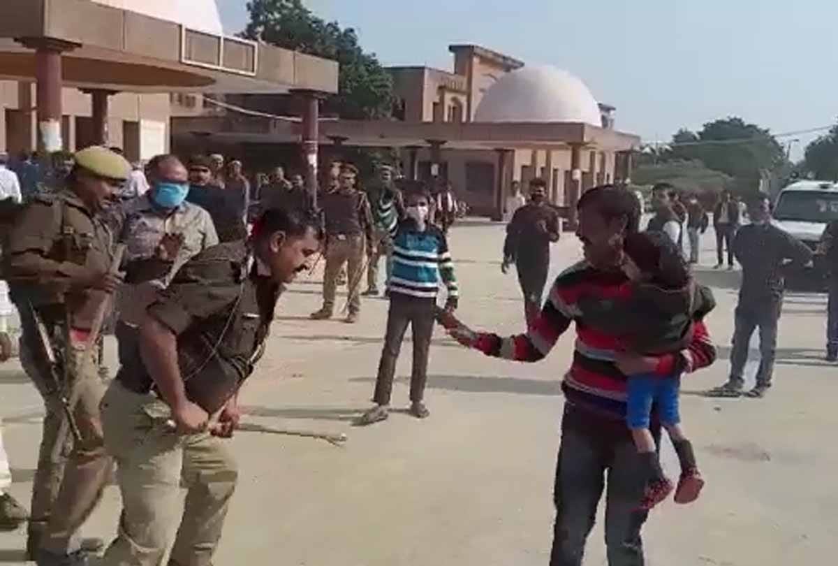 UP: In Kanpur dehat, inspector beaten young man who take child in his lap