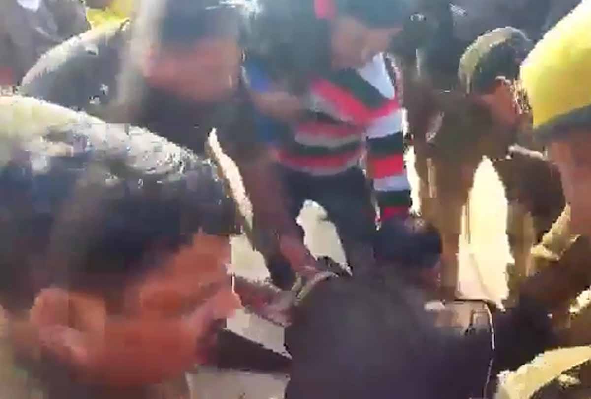 UP: In Kanpur dehat, inspector beaten young man who take child in his lap