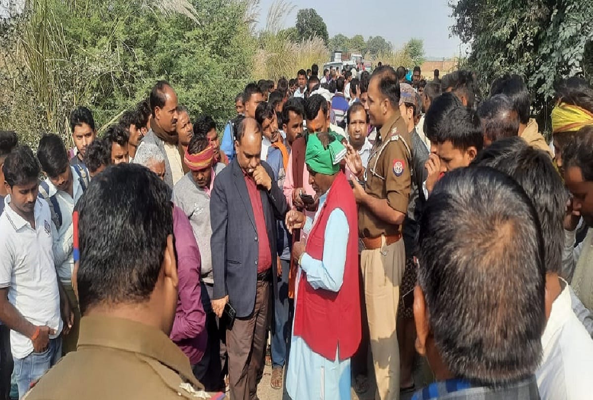 two died in road accident in Prayagraj