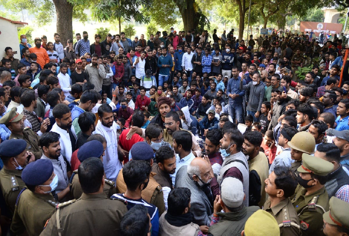 Allahabad University: The fast unto death of the students continued for the fourth day