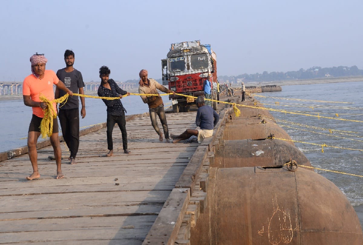 Prayagraj Magh Mela: Peeps fell short in the construction of pontoon bridge, SE reprimanded the engineers