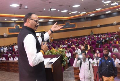 Brijesh Pathak said: Do you want to see the lamp burning in Ayodhya or film artists dance in Saifai
