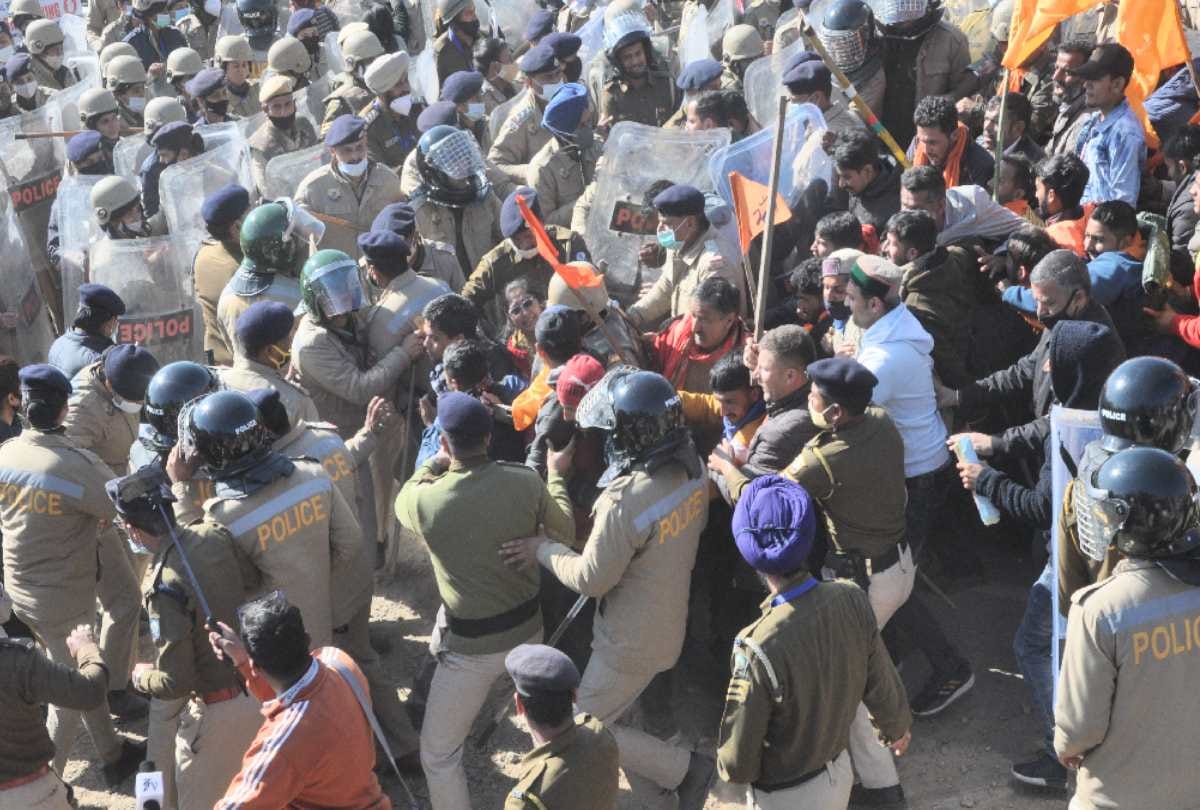 savarna protest Dharamshala: protesters got furious as soon as they showered water, know what happened throughout the day
