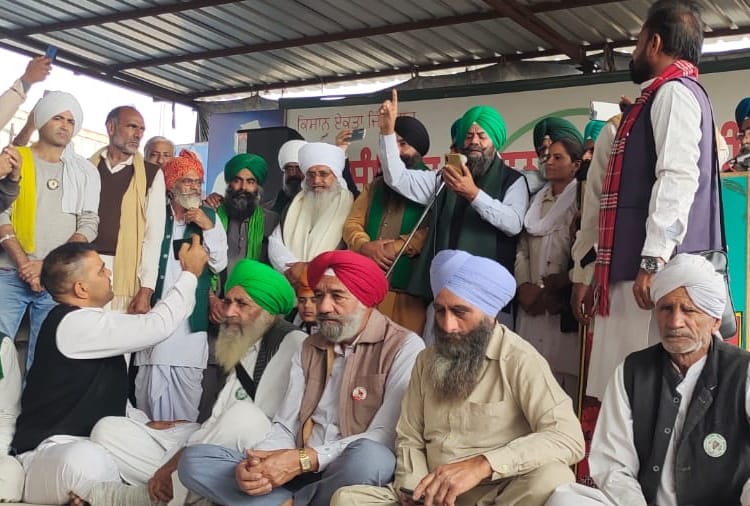 Political Parties are trying to woo Farmers Leaders in Punjab Assembly Elections