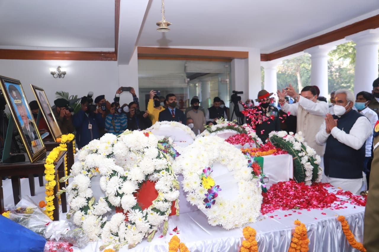 CDS General Bipin Rawat Death Funeral: Chief Minister Pushkar Singh Dhami attended the funeral, paid tribute to the late couple, photos
