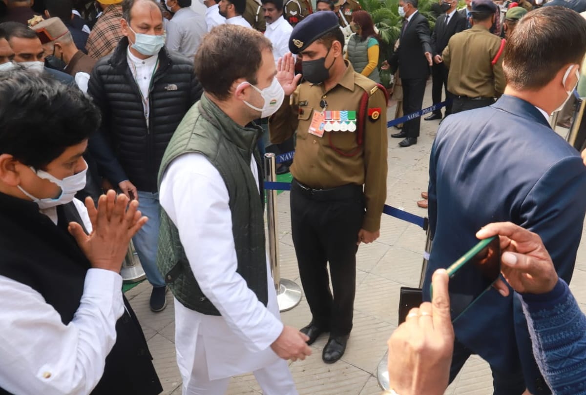 CDS Bipin Rawat death last rites cremation photos amit shah to rahul gandhi other politicians to all three forces officers pays tribute to them who died in helicopter crash