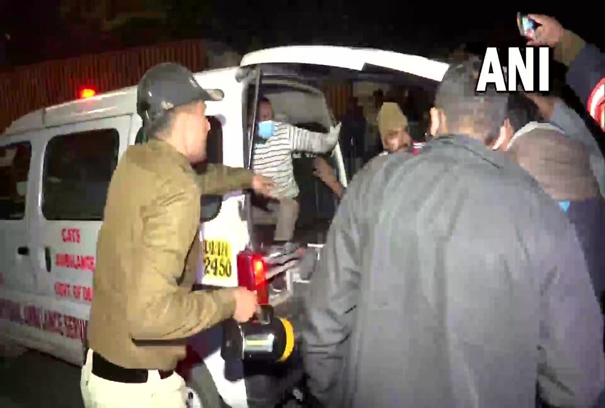 Road Accident In Delhi truck overturned on a car near Hyatt Hotel in RK Puram The couple celebrated their wedding anniversary on December 7