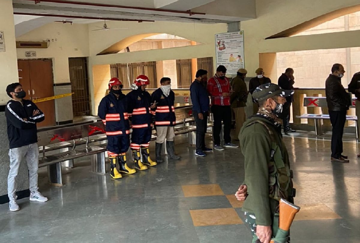 Rohini Court Delhi Blast News: security agencies says it was tiffin bomb ammonia nitrate and some other things were used