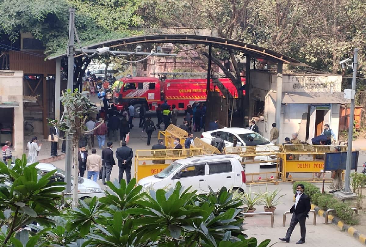Rohini Court Delhi Blast News know reason behind blast in court by drdo scientist how his dispute started with lawyer