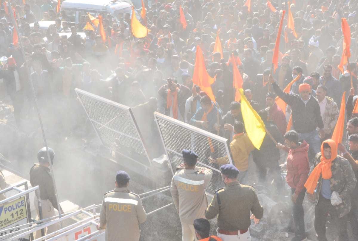 savarna protest Dharamshala: protesters got furious as soon as they showered water, know what happened throughout the day