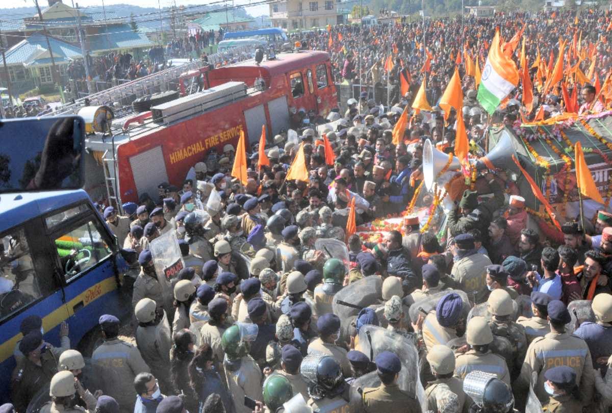 savarna protest Dharamshala: protesters got furious as soon as they showered water, know what happened throughout the day