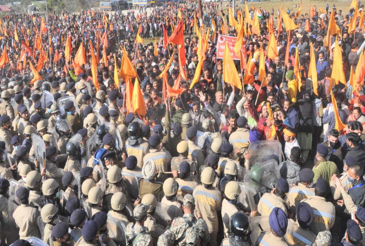 savarna protest Dharamshala: protesters got furious as soon as they showered water, know what happened throughout the day