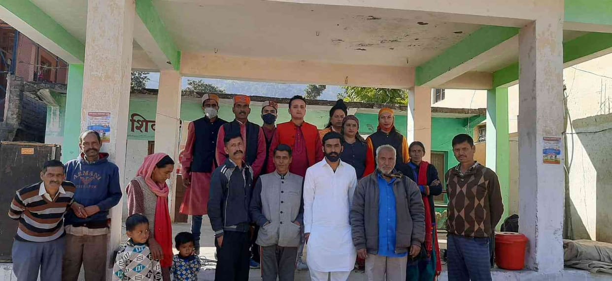 Courts stays the work of fixing tiles in Parvanoo's sector-4 green area