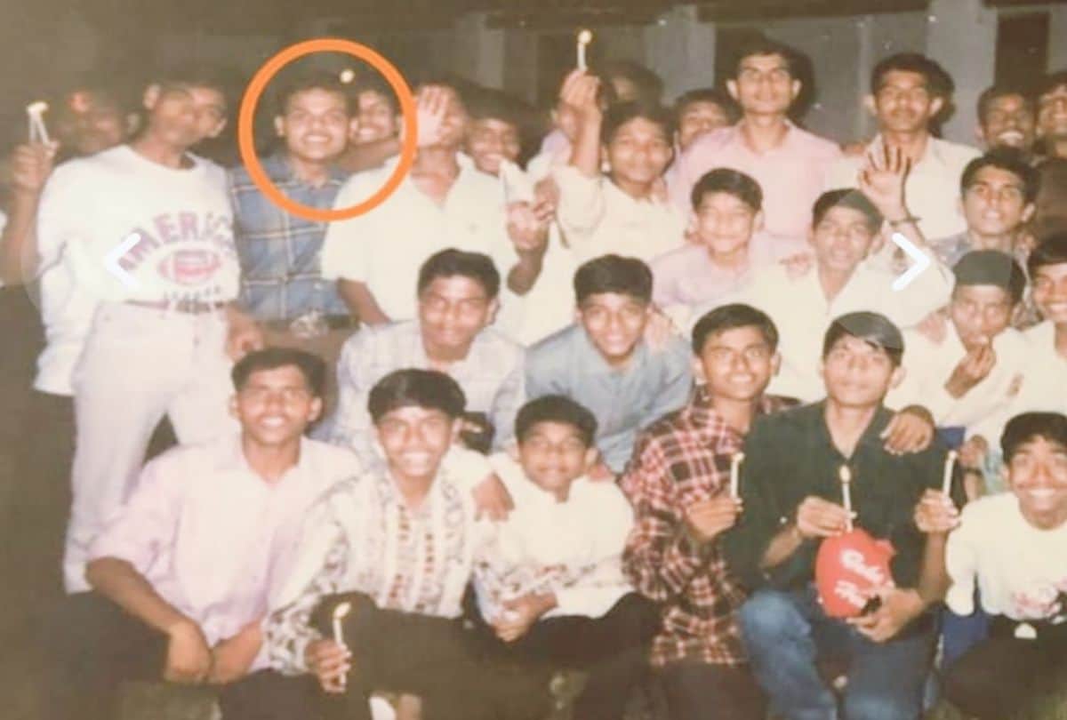 Relatives got emotional after remembering the martyr Wing Commander Prithvi Singh Chauhan in Agra