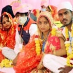 Prayagraj News :  सामूहिक विवाह योजना के तहत शादी करते जोड़े।