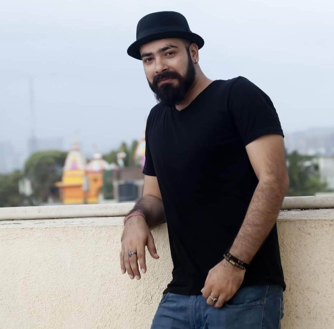 Anubhav Dixit joins the cast of Kuttey casting director Mukesh Chhabra